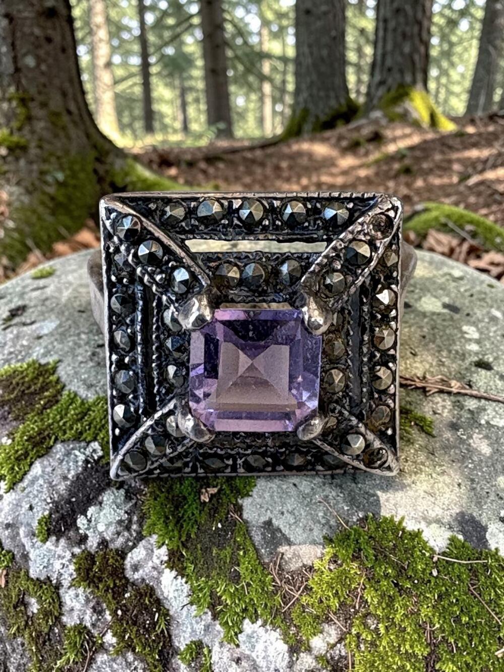 Vintage sterling silver amethyst and marcasite statement ring with geometric squ
